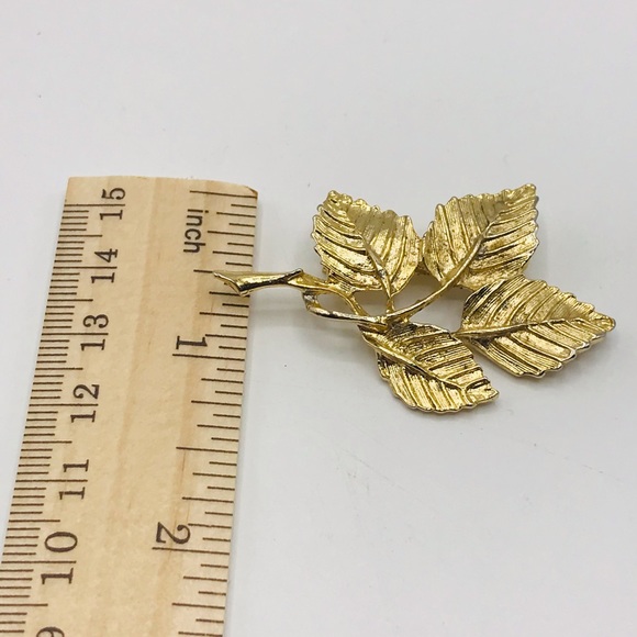 Vintage 70’s DuBarry Fifth Avenue textured leaf cluster brooch pin. - Picture 2 of 6
